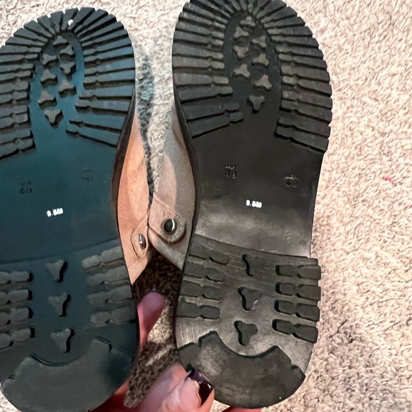 Matisse brand lenni style platform mule- suede leather “almond” color - Picture 4 of 4